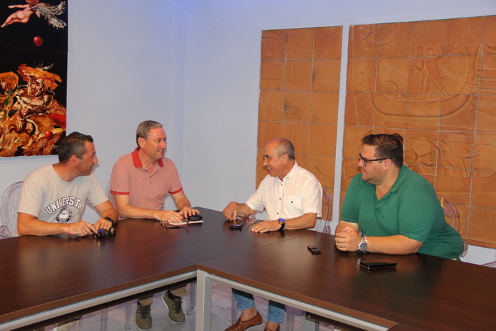 La parada de bus del paseo del Altillo se convierte en parada de taxis nocturna